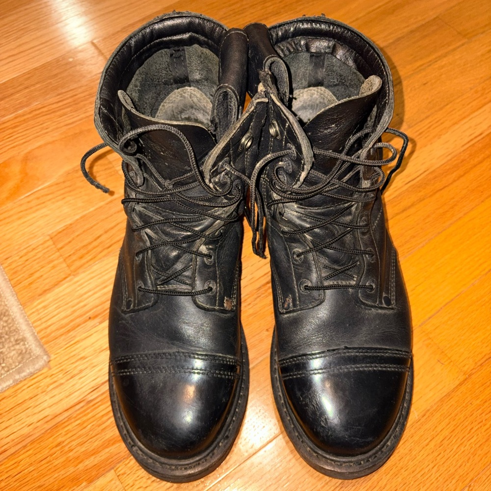 Men’s size 10.5W Rocky Paraboot 7” w/ side zipper